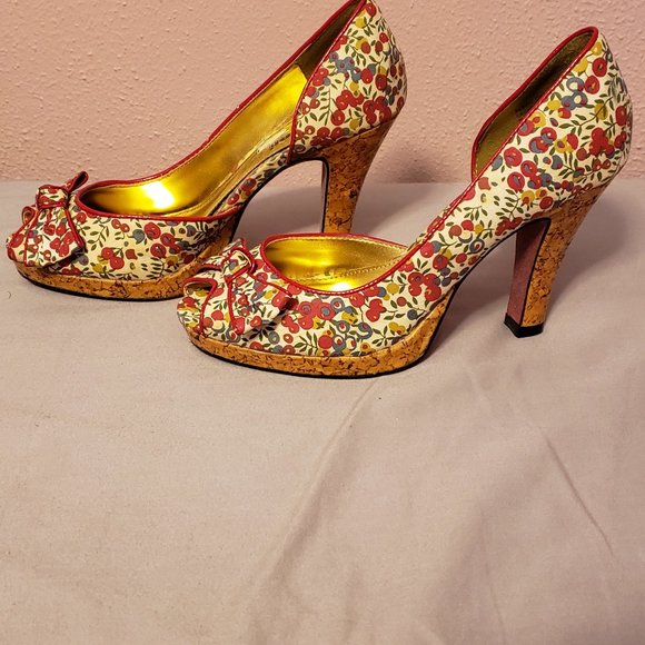 Unlisted Peep Toe Floral Heels - Picture 2 of 3
